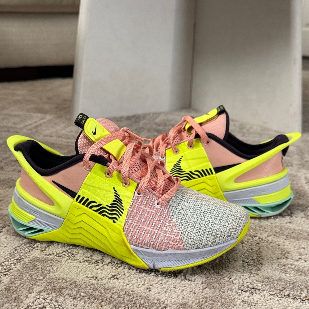 NIKE METCON WOMEN MULTI-COLORED SNEAKER